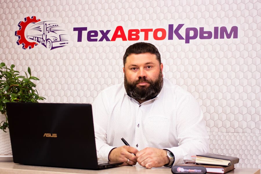 Олег Овчаренко